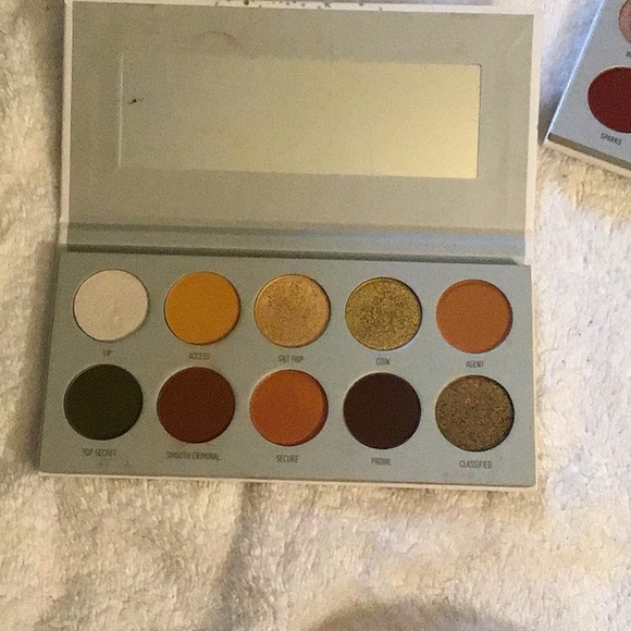 Makeup - Picture 3 of 5